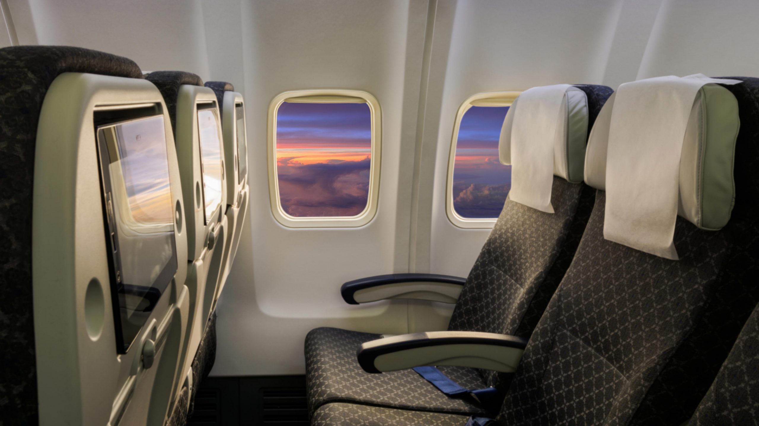 Uçak pencereleri neden koltuk sıralarıyla aynı hizada değil? SeyrüSeferim